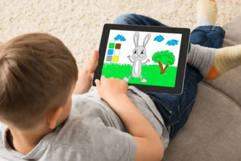 Niño con tablet