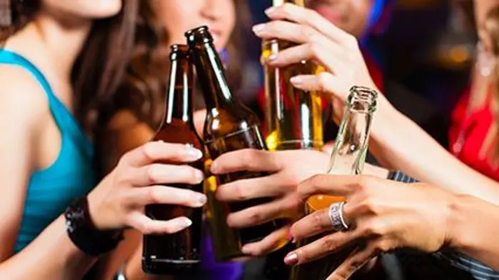Adolescentes y consumo de alcohol Adolescentes y consumo de alcohol