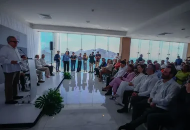 Reconoce alto sentido social y democrático de radio y tv