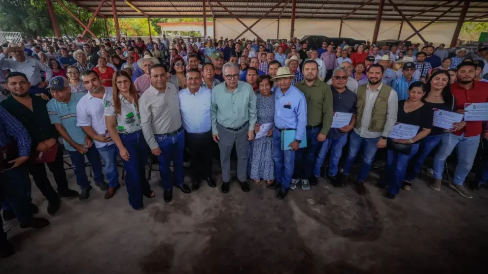 Entrega de fertilizantes para productores de riego