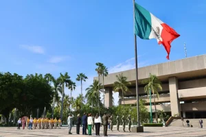 izamiento por el 214 aniversario de la muerte de Miguel Hidalgo