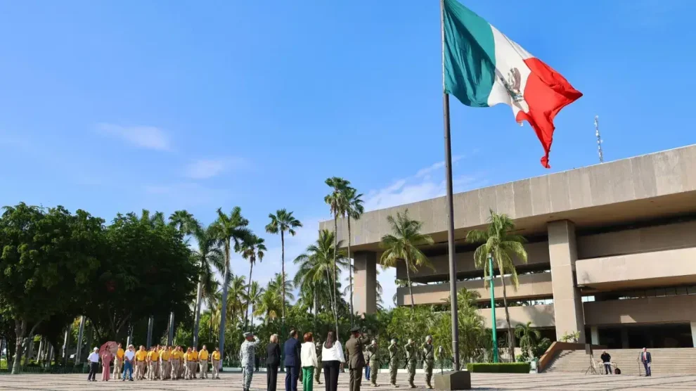 izamiento por el 214 aniversario de la muerte de Miguel Hidalgo