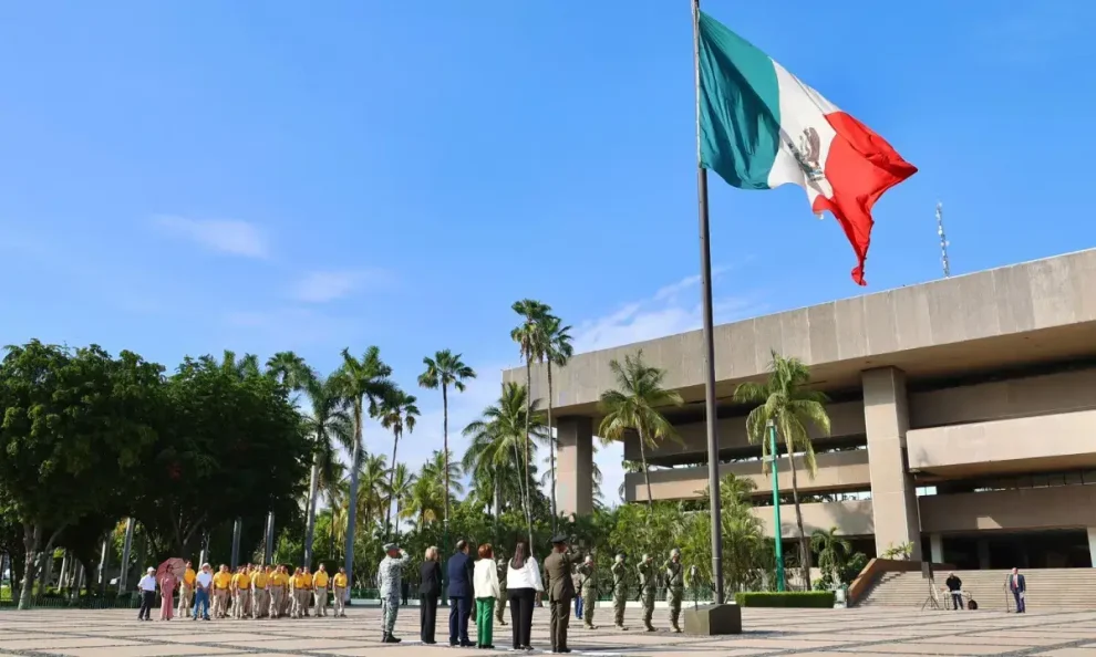 izamiento por el 214 aniversario de la muerte de Miguel Hidalgo