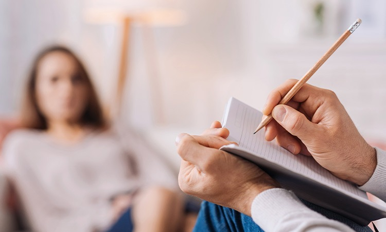 La inteligencia artificial no puede reemplazar el vínculo terapéutico ni la empatía de un profesional de la salud mental. La inteligencia artificial no puede reemplazar el vínculo terapéutico ni la empatía de un profesional de la salud mental.