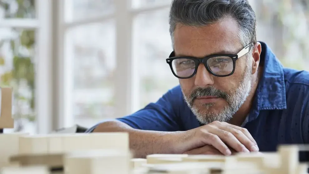 Arquitecto observando