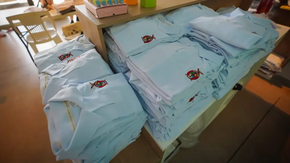 Programa de canje de Uniformes y útiles escolares