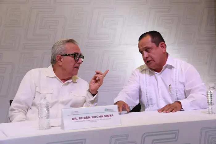 Entrega estímulos por jubilación a trabajadores de COBAES 