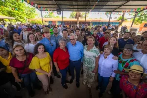 Entrega de apoyos Juan José Ríos