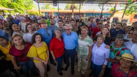 Entrega de apoyos Juan José Ríos