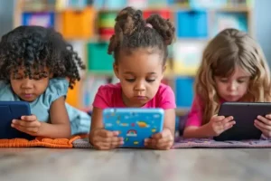 Niñas frente a tablet