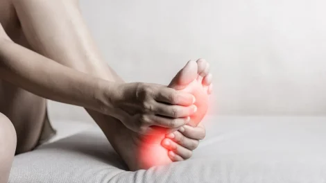 eliminar los hongos y las durezas de los pies