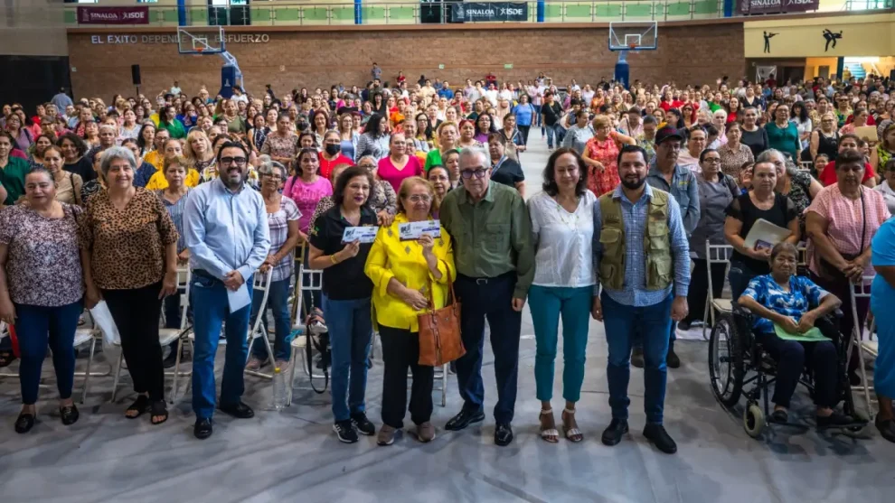 Mujeres recibirán la Pensión Mujeres Bienestar