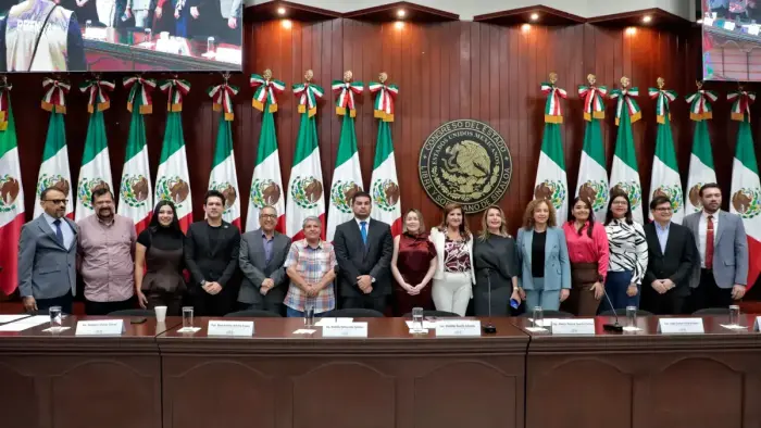 Entrega Yeraldine Bonilla el Cuarto Informe del Gobernador Rocha Entrega Yeraldine Bonilla el Cuarto Informe del Gobernador Rocha