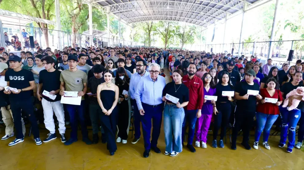 Entrega de 1 mil 252 tarjetas del Bienestar