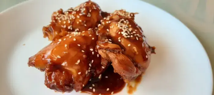 Pollo marinado con miel y salsa de soya