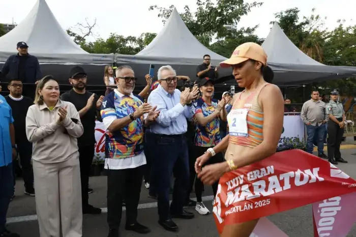 XXIV Maratón Internacional de Mazatlán XXIV Maratón Internacional de Mazatlán