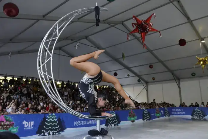 Encendido del monumental árbol de Navidad Encendido del monumental árbol de Navidad