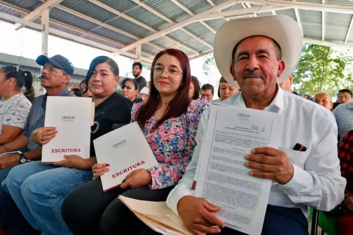 Entregar de escrituras de viviendas