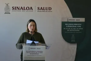 Reconocen a trabajadoras y trabajadores de los Servicios de Salud