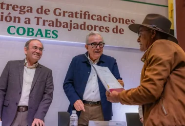 Entrega de gratificaciones por jubilación a personal de COBAES