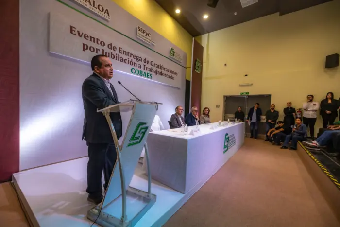 Entrega de gratificaciones por jubilación a personal de COBAES