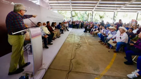 Entrega de títulos de propiedad y certificados parcelarios