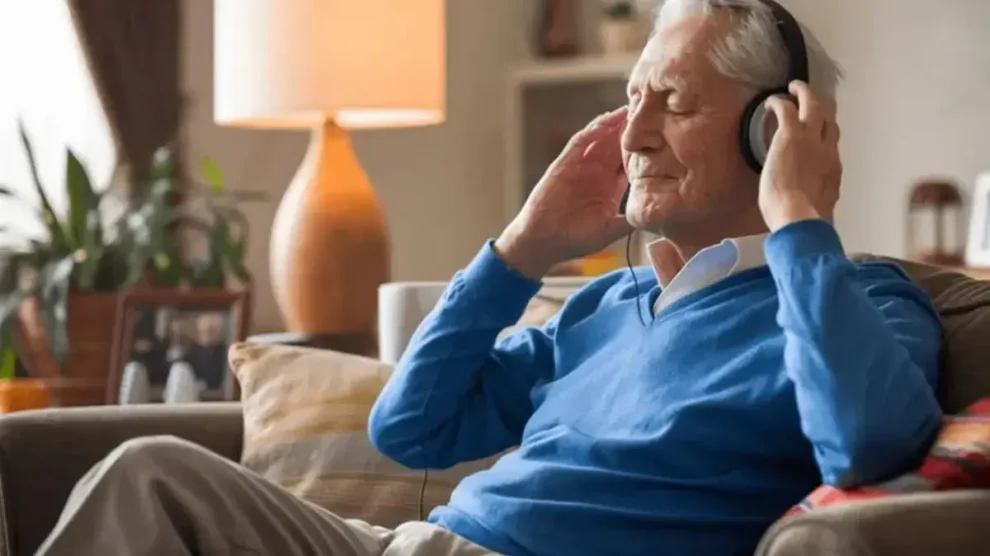 Escuchar música podría proteger el cerebro del deterioro cognitivo