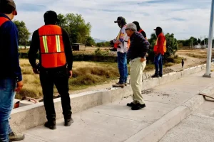 Puente y camino que conecta Sinaloa de Leyva al Opochi