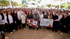 RRM entrega de la Beca Rita Cetina en Navolato