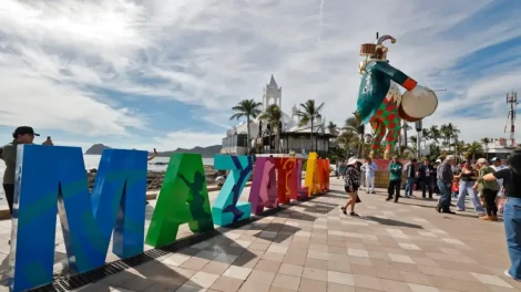 Bienvenida a turistas del Carnaval Internacional de Mazatlán
