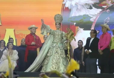 Mazatlán corona a Mariana I Reina de los Juegos Florales