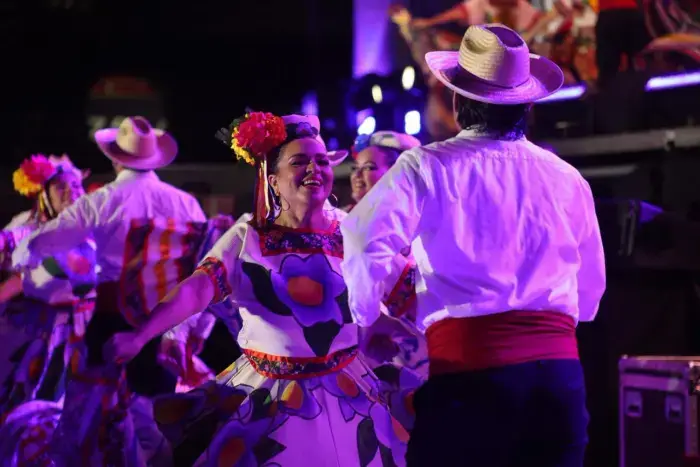 Mazatlán corona a Mariana I Reina de los Juegos Florales