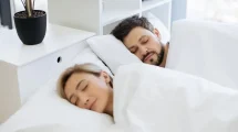 Pareja durmiendo