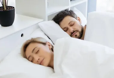 Pareja durmiendo