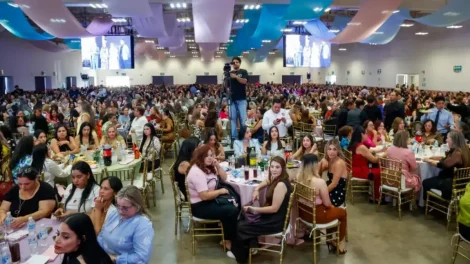 Acompaña Gobernadora Yeraldine a madres del STASE en su festejo