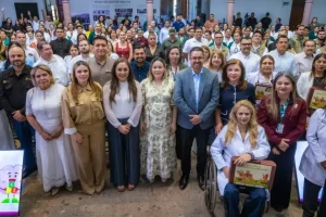 Entrega gobernadora kits de estimulación temprana para la prueba EDI