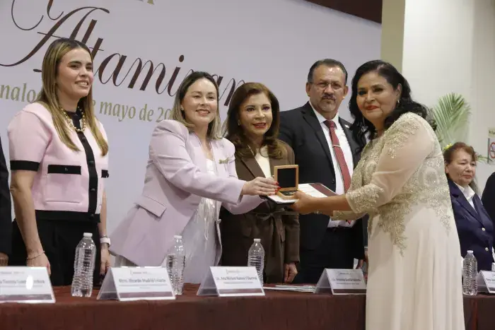 Reitera Gobernadora Yeraldine trabajo conjunto con el magisterio