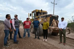 Supervisa Gobernadora Yeraldine construcción de carretera en Mocorito