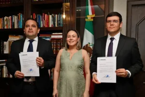 Toma protesta a nuevos funcionarios en la SGG y el Despacho