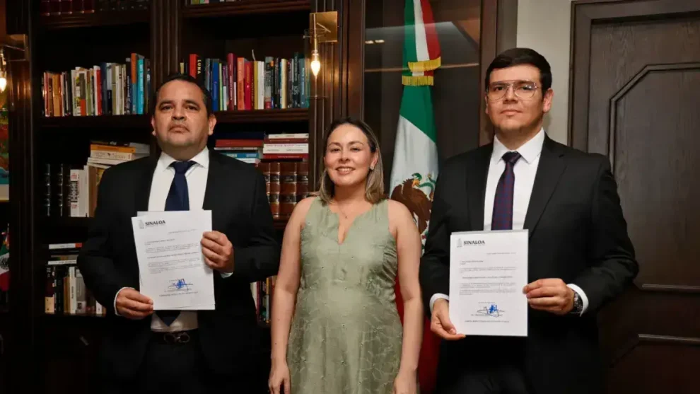 Toma protesta a nuevos funcionarios en la SGG y el Despacho