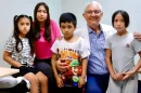 Otorga Beneficencia Pública vibradores óseos a pacientes con problemas auditivos
