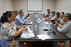 Atiende Gobierno del Estado colectivos que manifiestan altos cobros de la CFE
