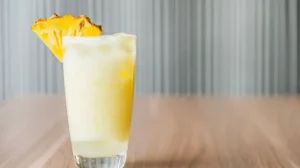 Bebida con piña