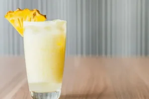 Bebida con piña