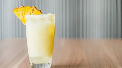 Bebida con piña