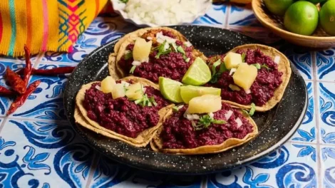 Tacos de jamaica al pastor