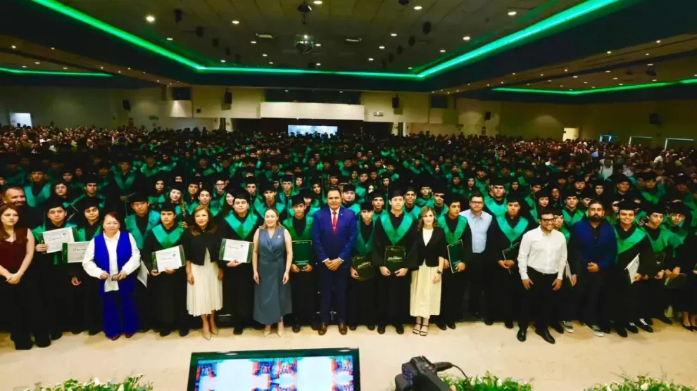 Gobernadora presidió graduación de 820 profesionales técnicos de Conalep