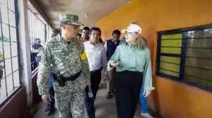 Recorre Gobernadora localidades afectadas por lluvias en Mocorito