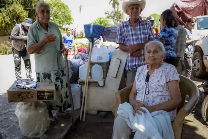Recorre Gobernadora Yeraldine Bonilla localidades afectadas por lluvias en Mocorito
