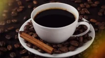 Taza de café con canela